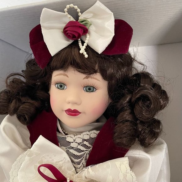 Vintage Porcelain Doll 1995 Sarah Jane - Picture 2 of 10